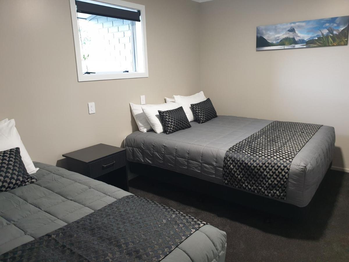 Lakeside Motel & Apartments Te Anau Extérieur photo